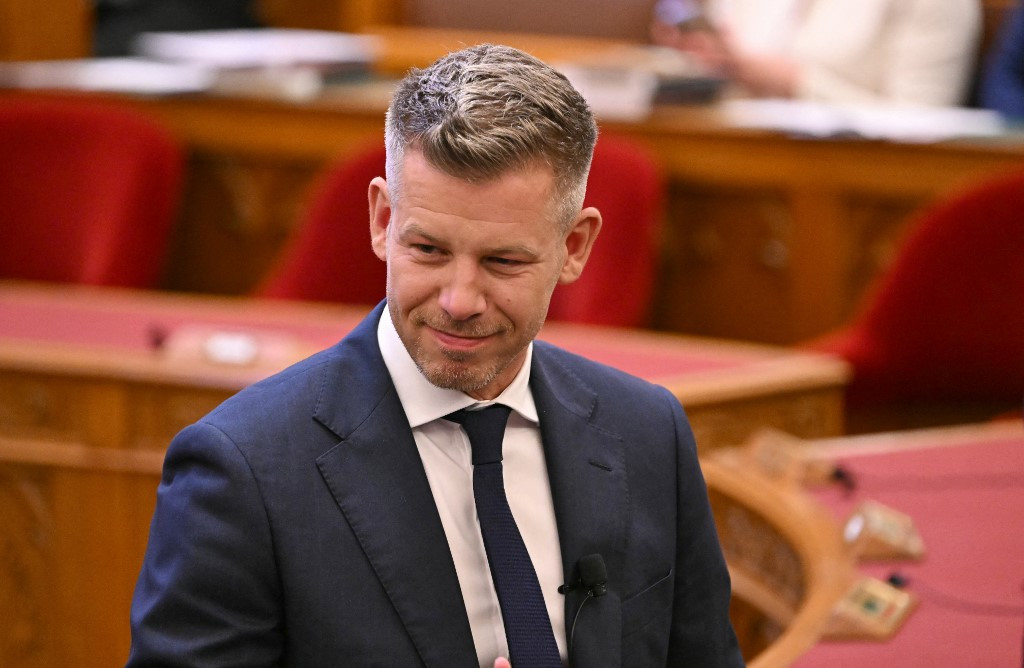 EU Flag Returns to Budapest as Péter Magyar’s Government Takes Office