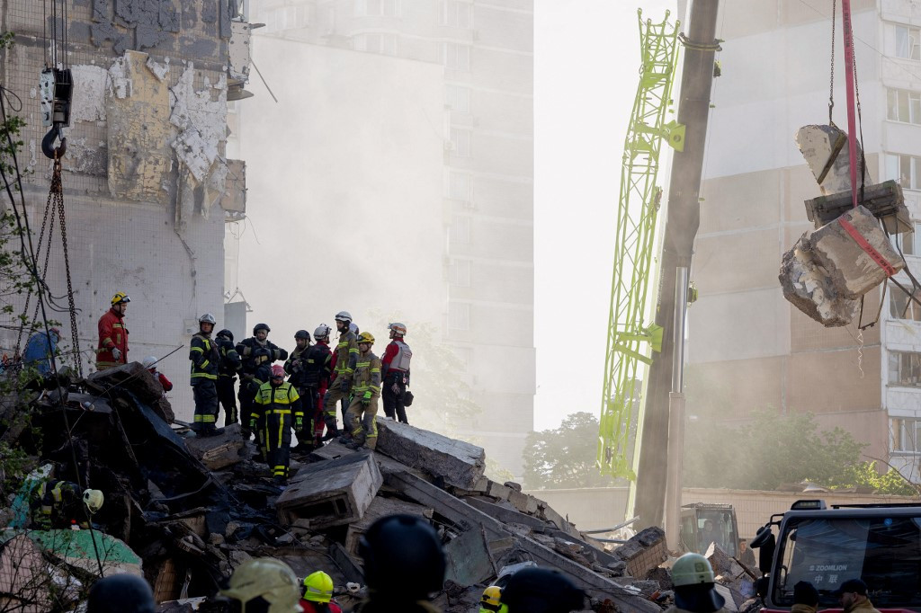 Ukraine’s Foreign Minister Says Russia Chose ‘Terror’ Over Peace After Kyiv Strike