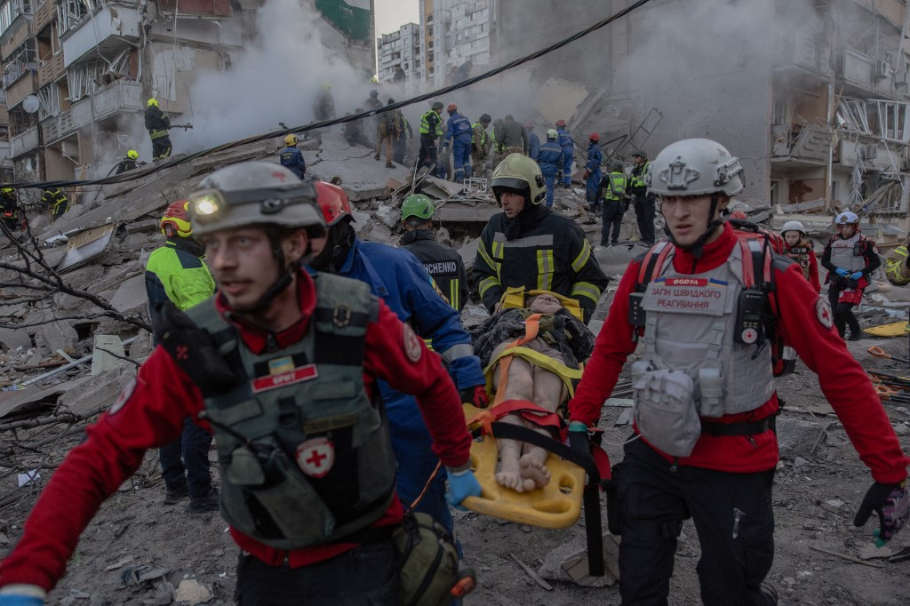 24 Killed, Including 3 Children, as Rescuers Race Against Time in Kyiv Rubble After Russian Strike