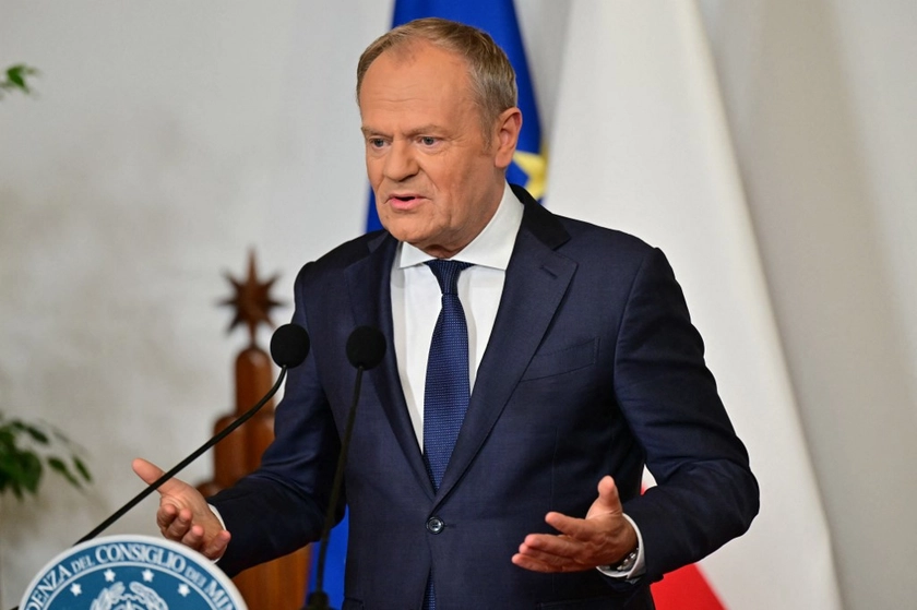 Tusk Downplays Halted US Troop Deployment to Poland