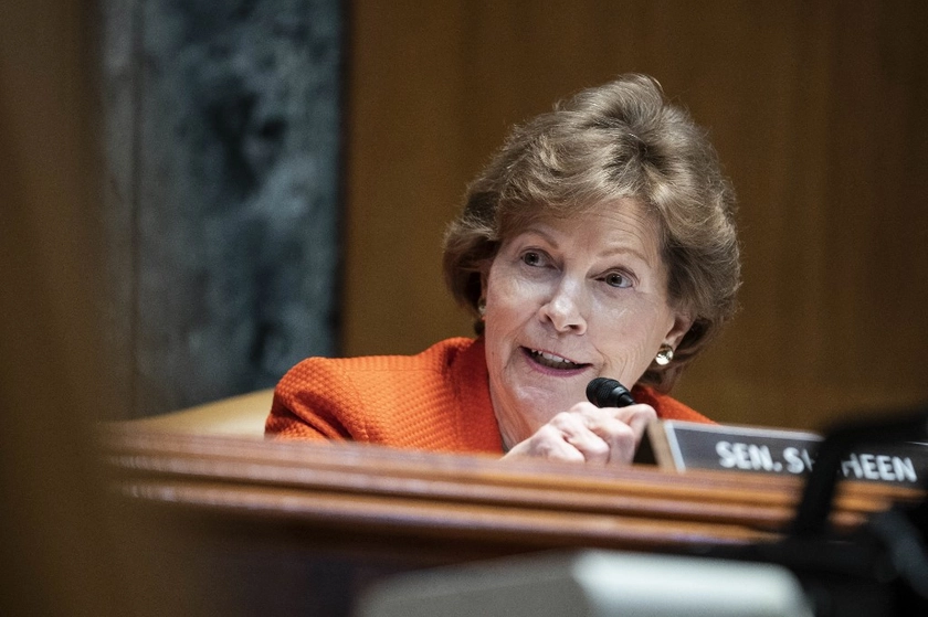 US Senators Say Trump’s Russian Oil Sanctions Relief Is ‘Gift to Putin’