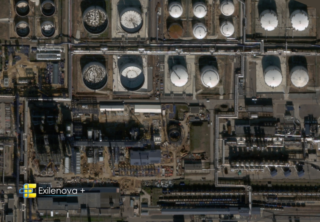 Ukrainian Drone Strikes Halt Operations at Moscow, Ryazan Oil Refineries