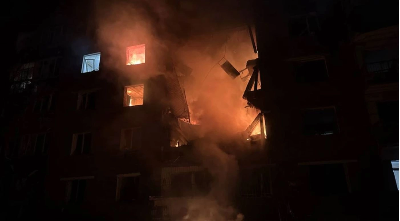 Russians strike Ukranian building