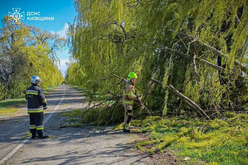 Понад 18 тисяч родин на Київщині та сотні населених пунктів в Україні опинилися без світла
