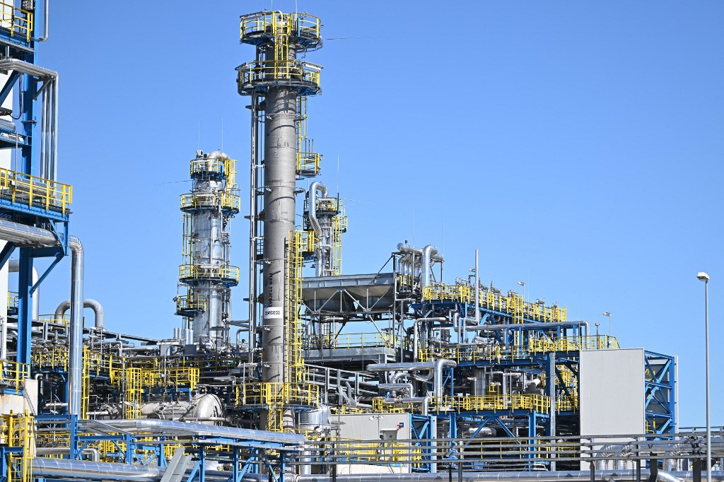 Explosion at Hungarian MOL Refinery Kills 1, Injures 9