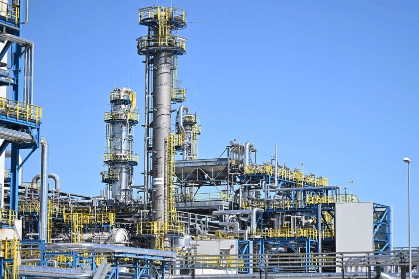 Explosion at Hungarian MOL Refinery Kills 1, Injures 9