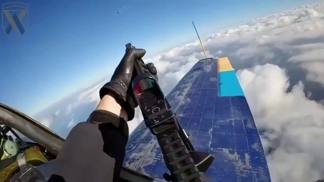 Ukrainian rear gunner prepares his trusty shotgun for an air engagement against a Russian Shahed drone. (Photo: ukraine_defence / Instagram)