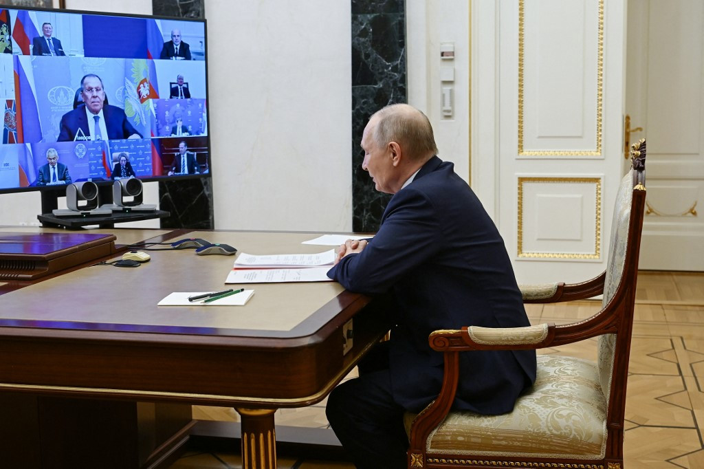 Russia’s Threats to Diplomats Are a Bluff. Don’t Reward Them.