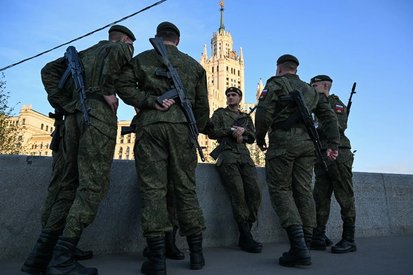 Zelensky: Russia Turns Moscow Into ‘Fortress’ With S-400, S-500, Pantsir Air Defense