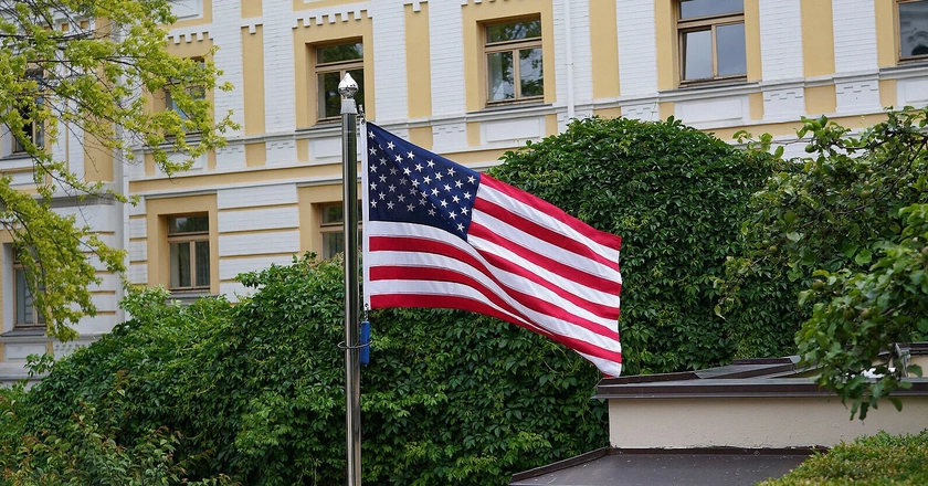 США заявили, що їхнє посольство продовжує роботу в Києві