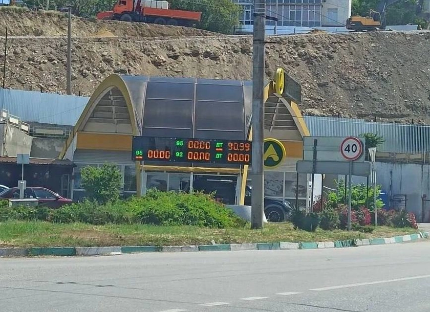 По 20 літрів на добу: у Криму ввели ліміт на продаж бензину