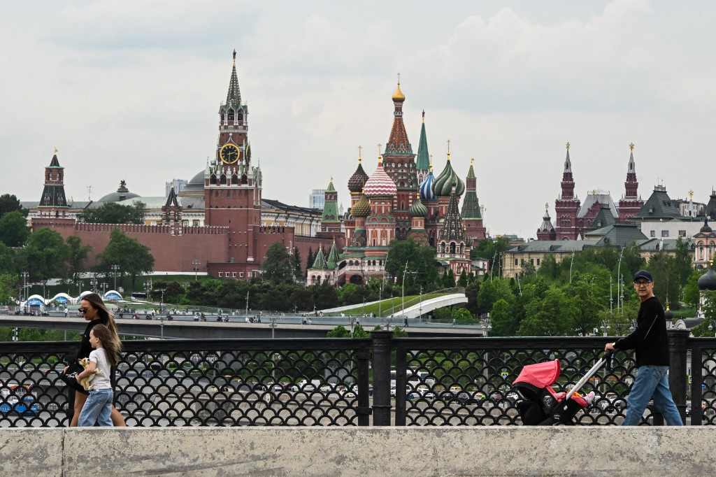 Sky-High War Overheads Stagnate Russia’s Civilian Sectors