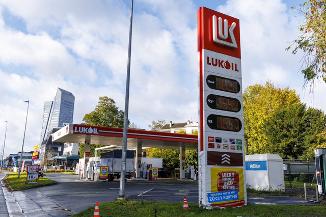 Crimea Imposes Strict Gasoline Rationing as Land Corridor Collapse Sparks Fuel Crisis
