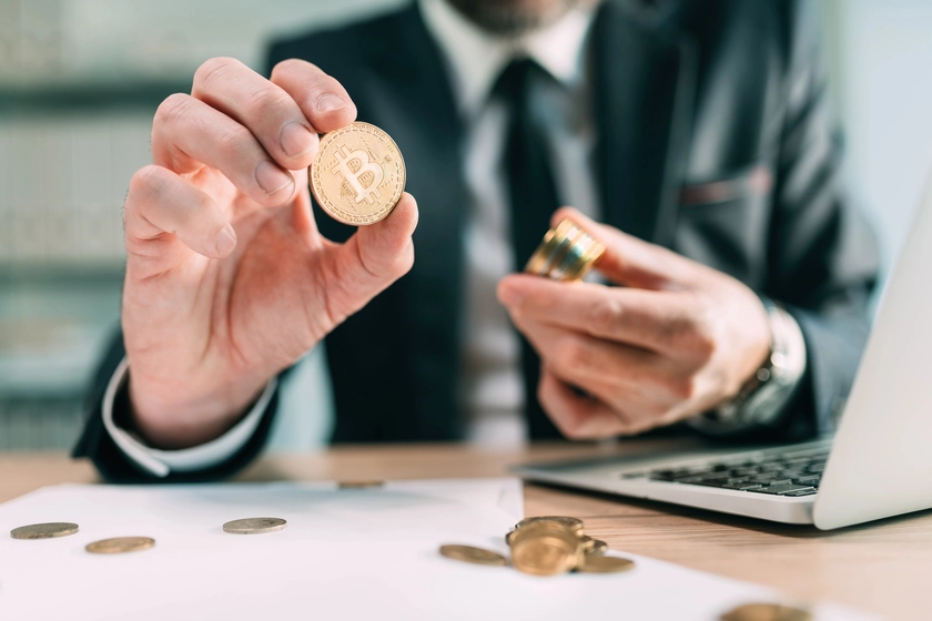 Біткойн впав нижче $70 тисяч вперше з квітня 2026 року