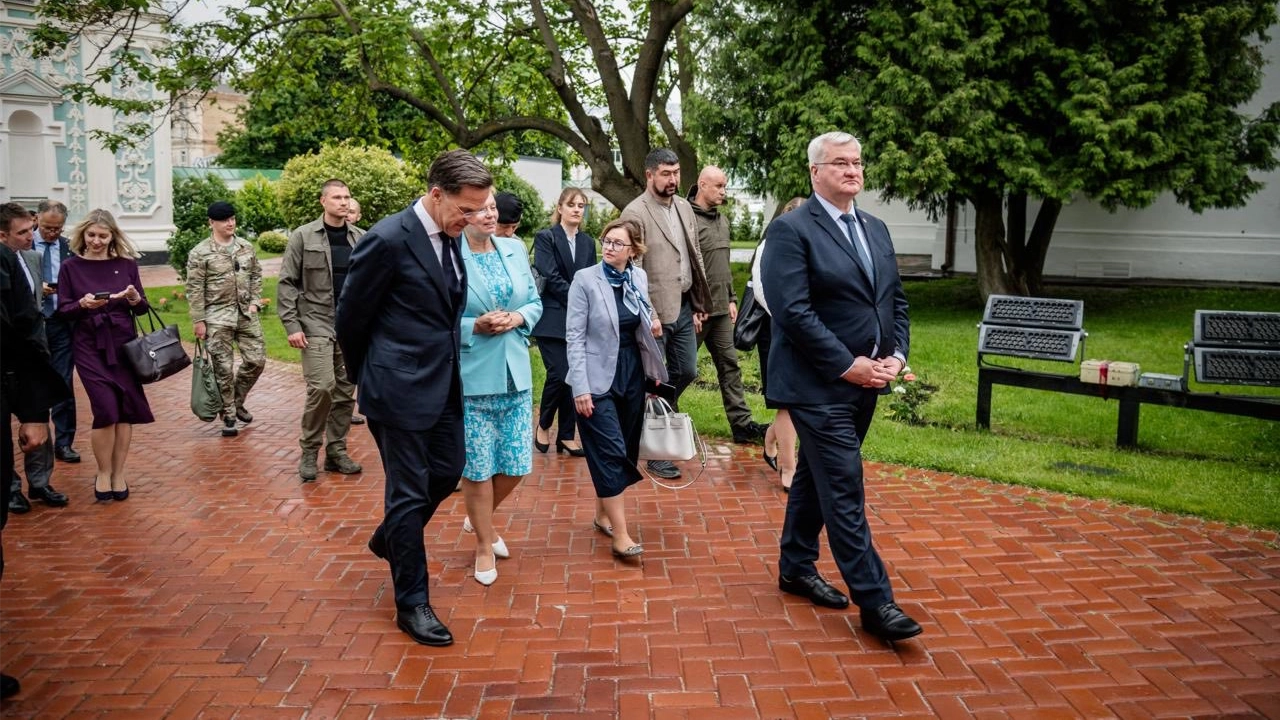 Sybiha: Putin Failed to Drive Diplomats Out of Kyiv as NATO’s 32 Allies Visit Ukraine