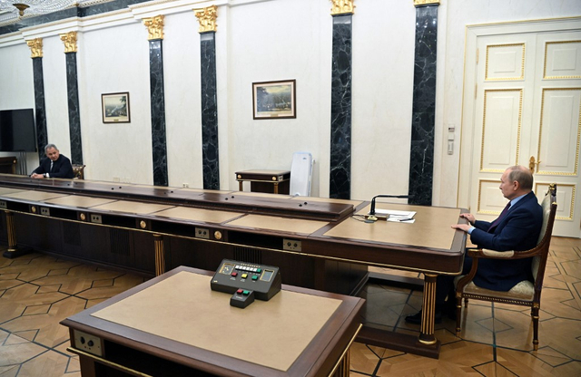 Putin Requires COVID, Flu Tests for Hometown Economic Forum Attendees
