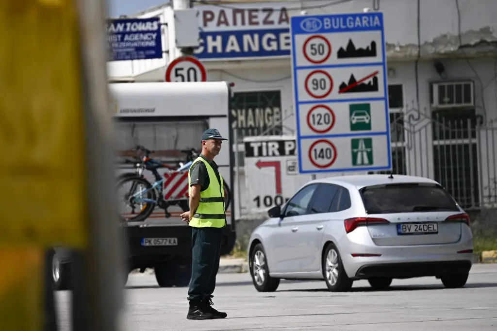 European Commission Pledges Stricter Schengen Visa Rules for Russian Citizens