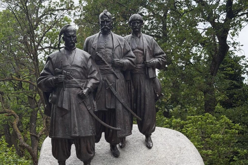Пам’ятник українським козакам у Відні заговорив голосом Марка Стронга