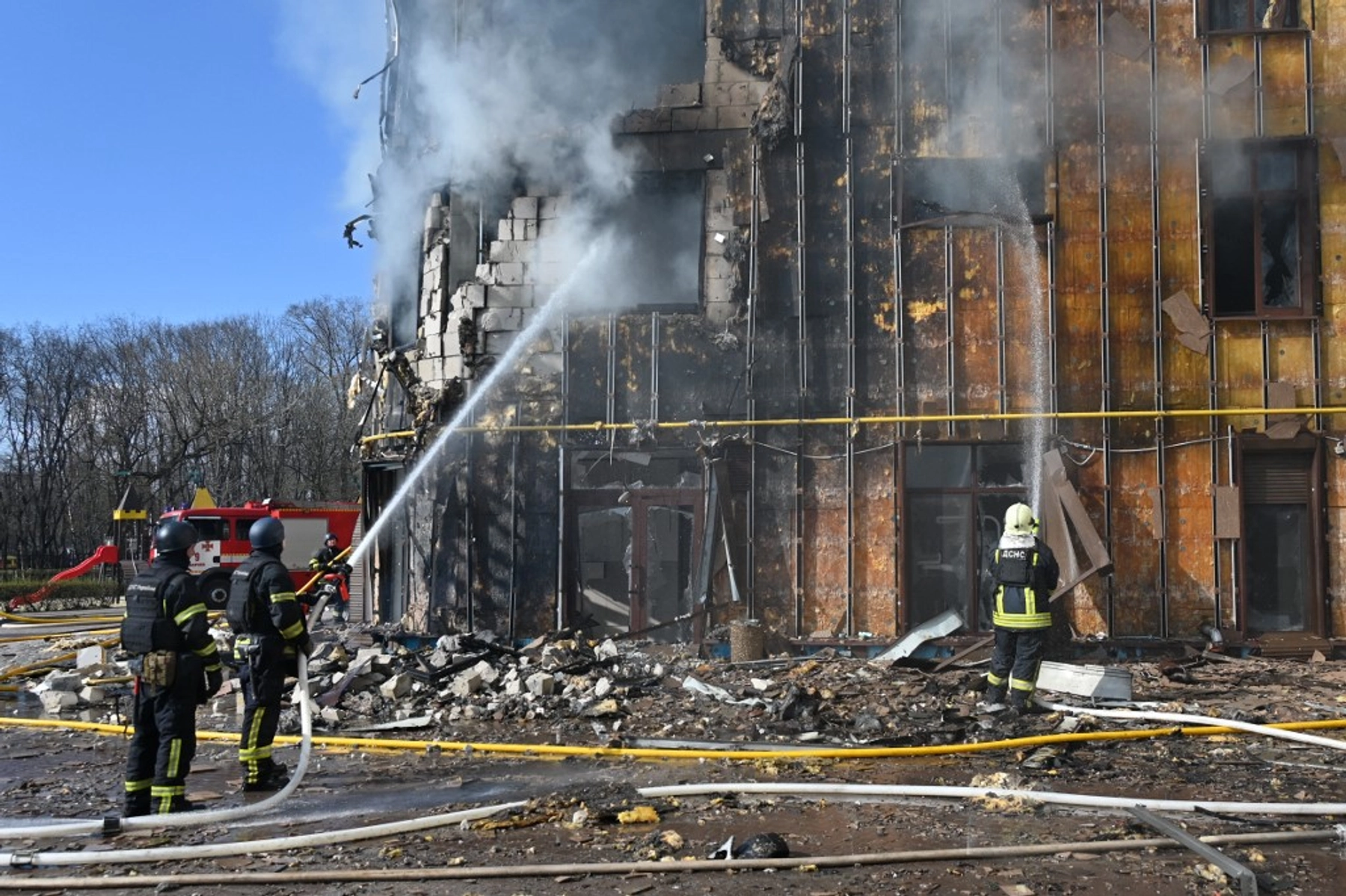 Russian attacks Kill 3 in Kharkiv