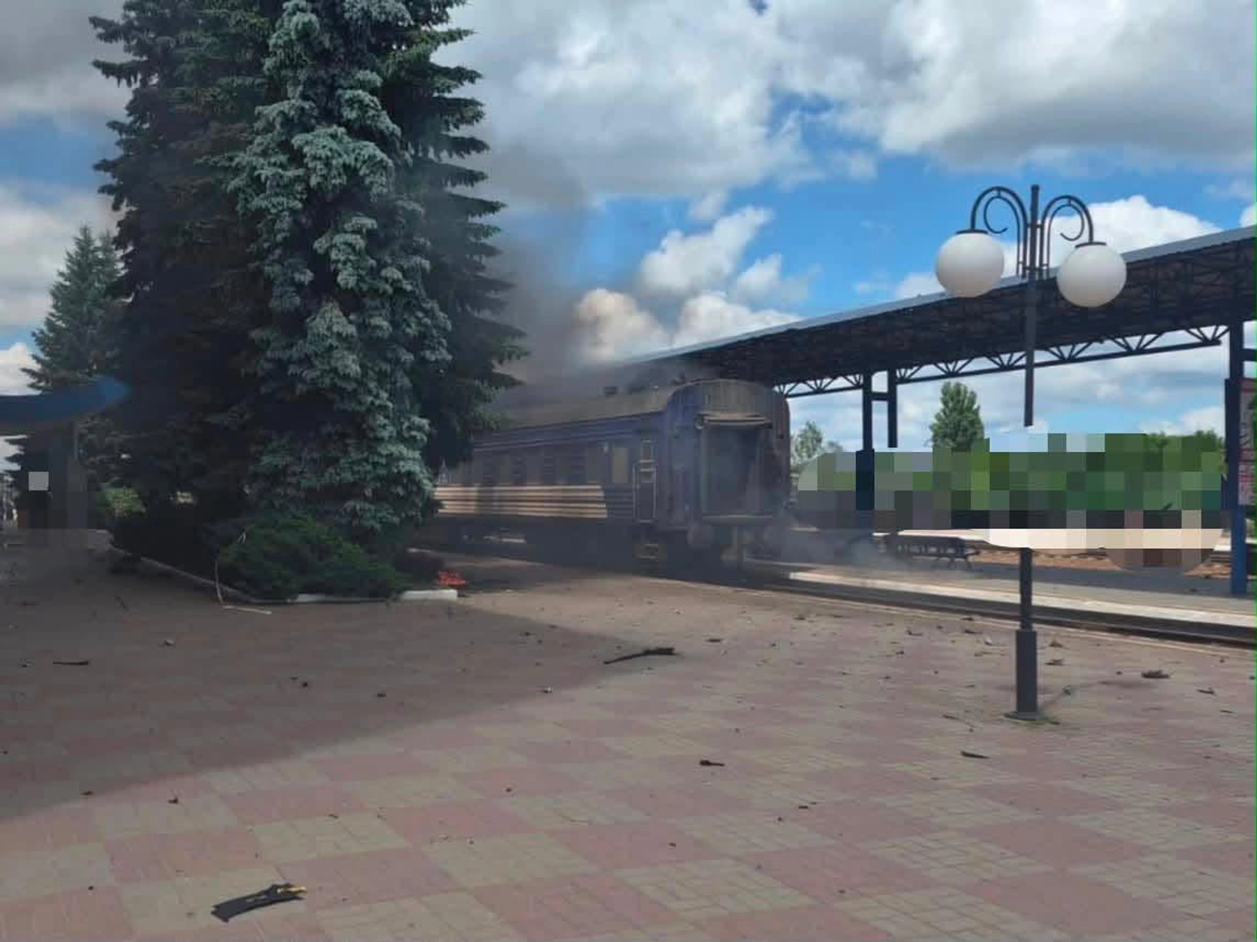 Уламки російського дрона впали на потяг «Суми – Рахів»
