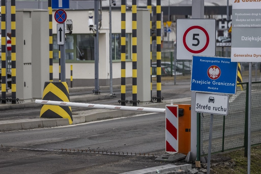 Bus Traffic at Medyka Checkpoint Towards Poland Suspended Due to Repairs