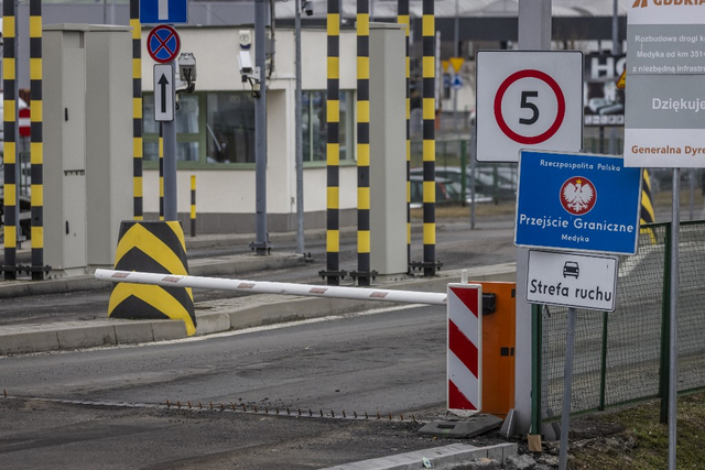 Bus Traffic at Medyka Checkpoint Towards Poland Suspended Due to Repairs