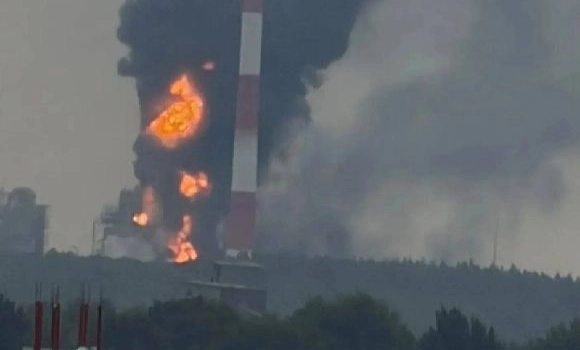 Ukraine Marks Russia Day With Massive Drone Raid on Petrochemical Plants in Tatarstan and Samara