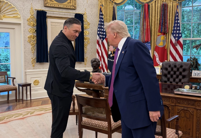 Oleksandr Usyk Meets Donald Trump at the White House