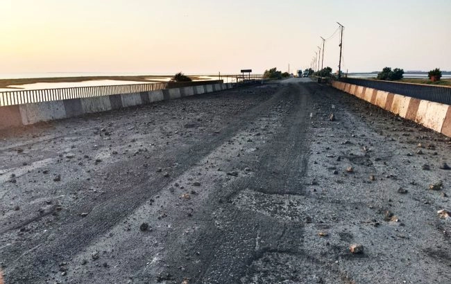 Ukrainian Forces Sever Occupied Kherson Railway and Strike Russian Pontoon Bridges