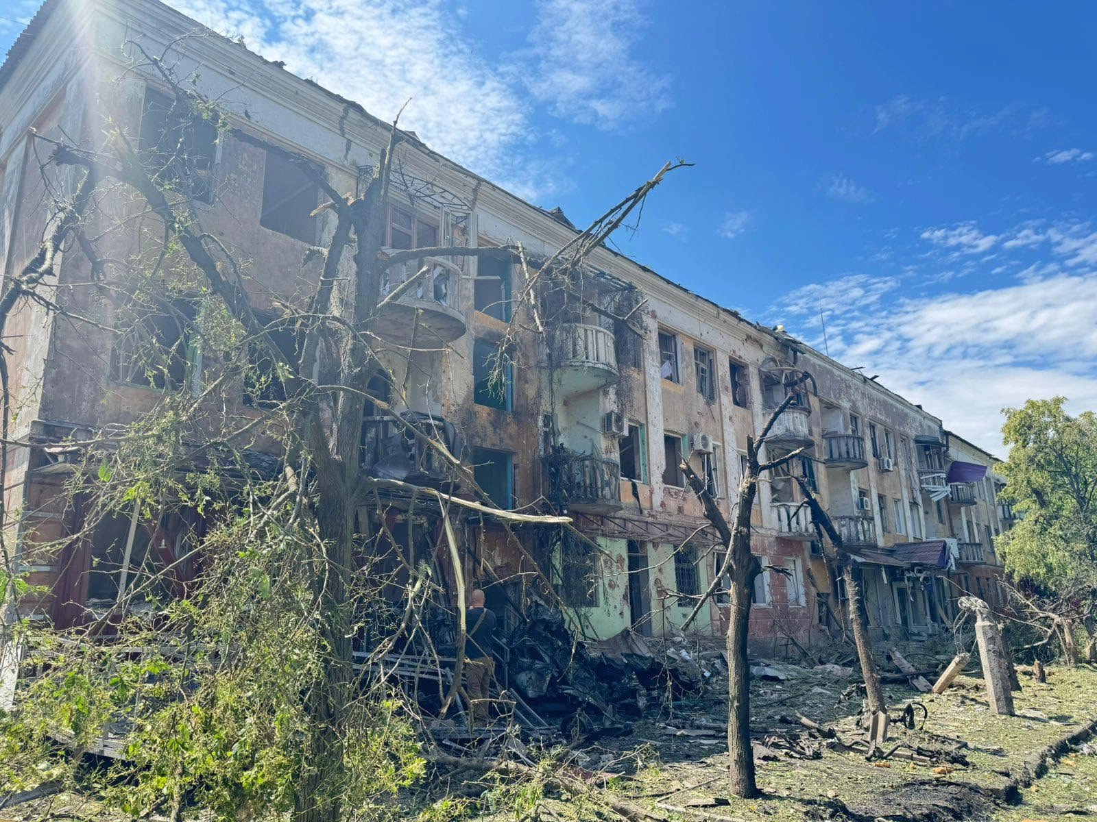 Russian Guided Bombs Strike Central Sloviansk, Injuring Three
