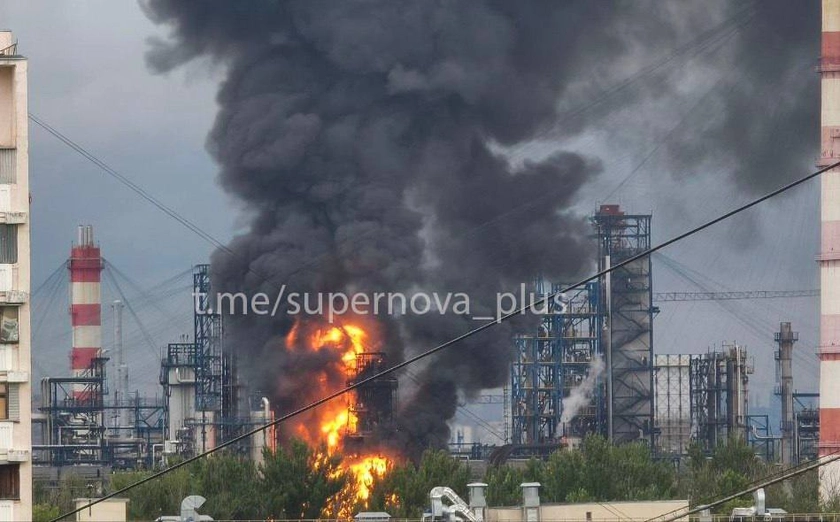 Ukraine Hits Krasnodar Oil Depot, Moscow Refinery Reportedly Burning in Massive Drone Raid