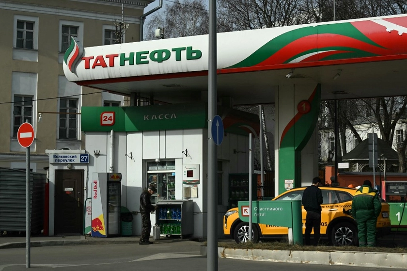 Russian Oil Giant Limits Fuel Sales Nationwide After Ukrainian Strikes