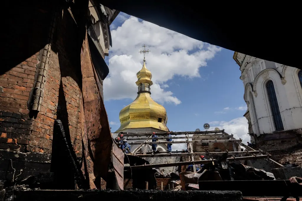 Strike on Kyiv Lavra Is Like Bombing Notre-Dame, French FM Says