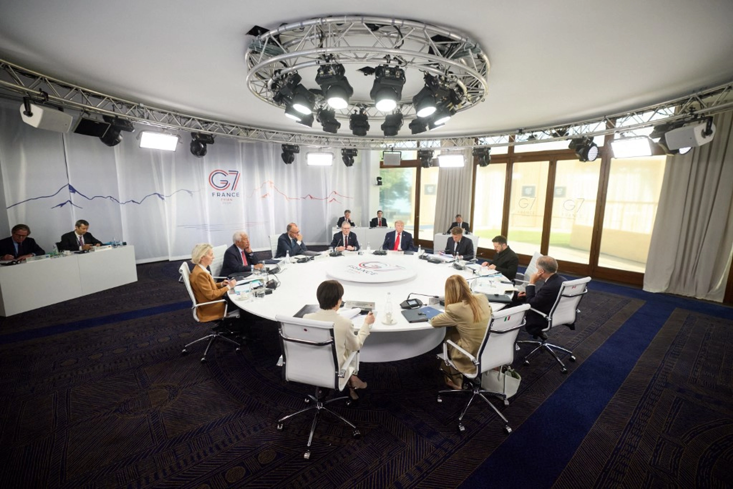 Саміт G7: Зеленський розповів про необхідність ППО, виробництво дронів та мирні переговори