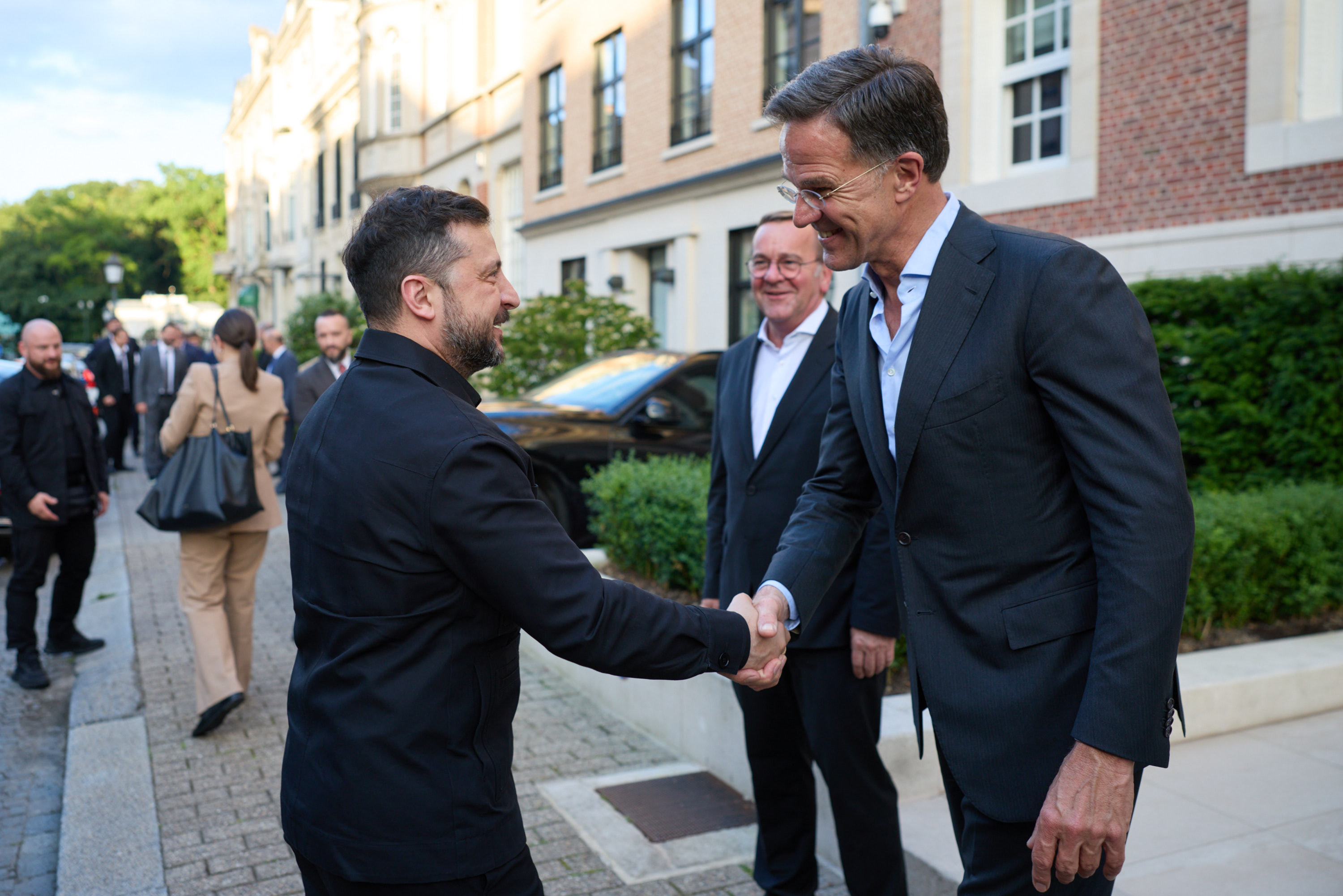 Zelensky Says US Air Defense Licenses Are Key Priority After G7