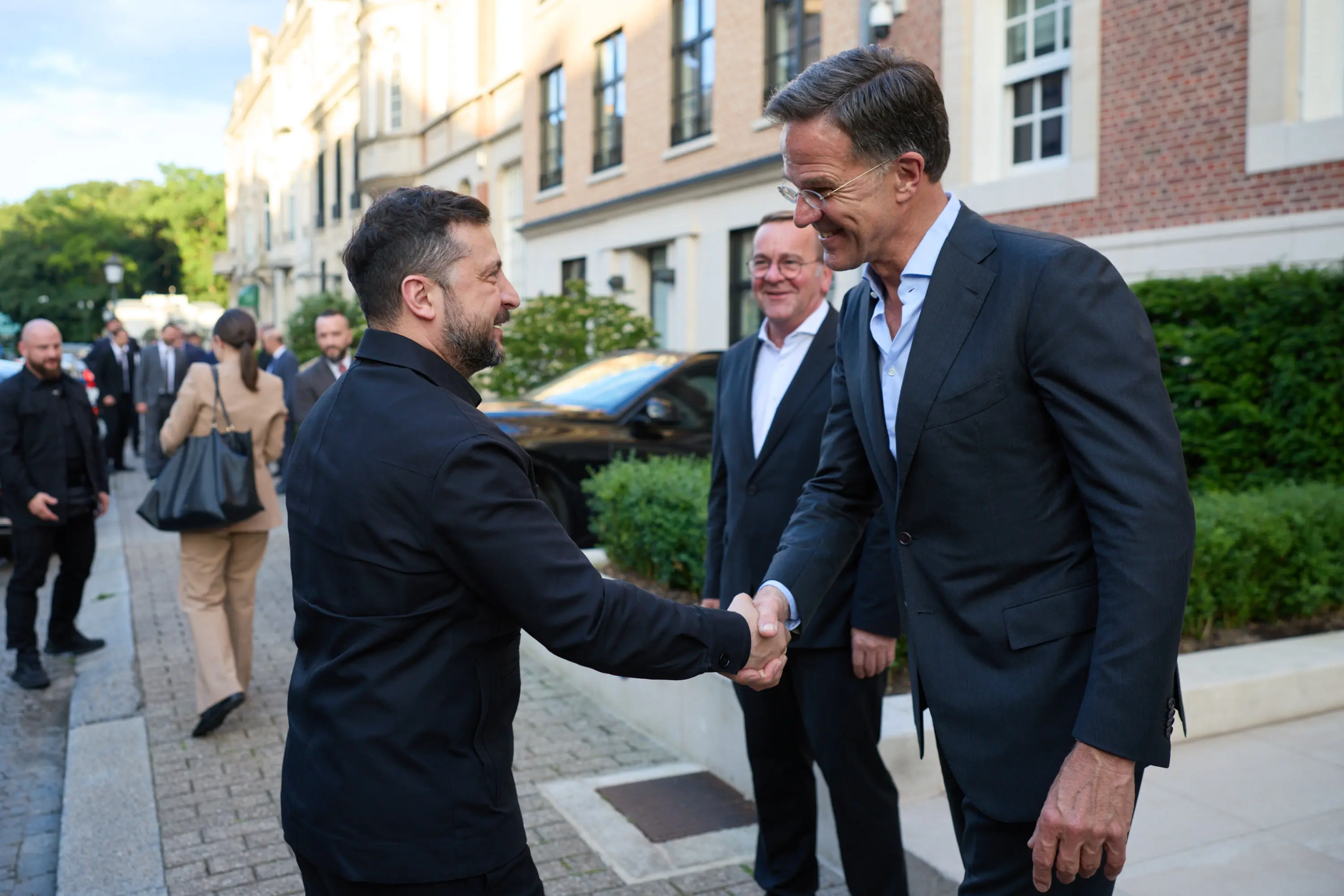 Zelensky Says US Air Defense Licenses Are Key Priority After G7