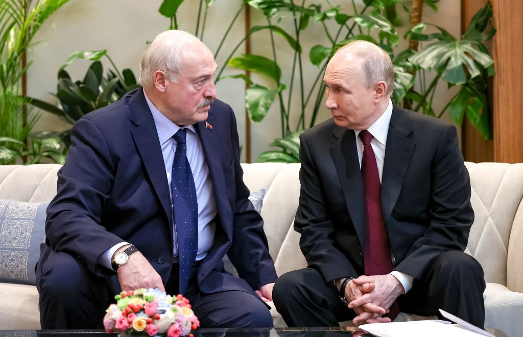 ‘If He Doesn’t Do It, We Will’: Zelensky Gives Lukashenko One Week to Remove Military Equipment Near Ukraine’s Border
