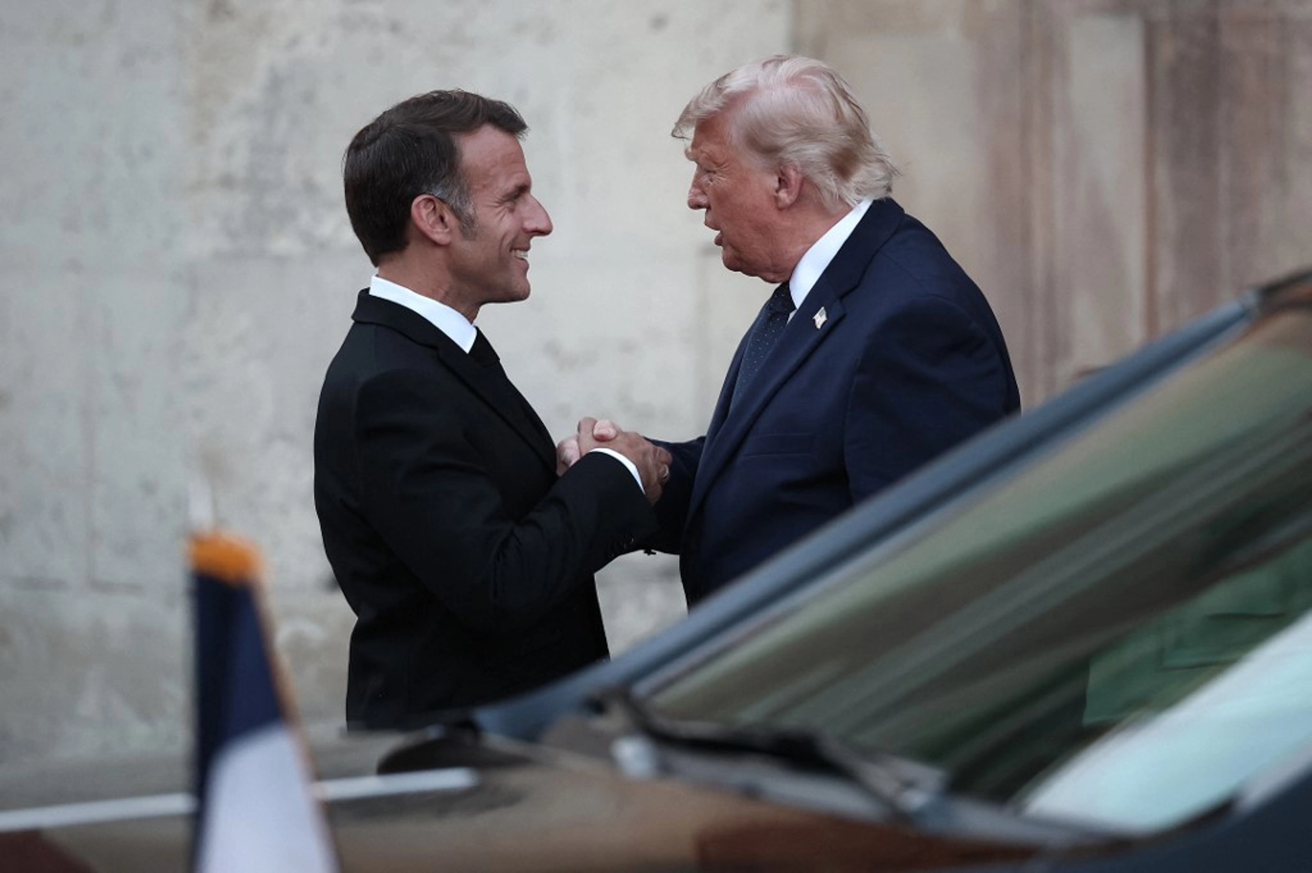 US Officially Sides With Ukraine, Macron Says