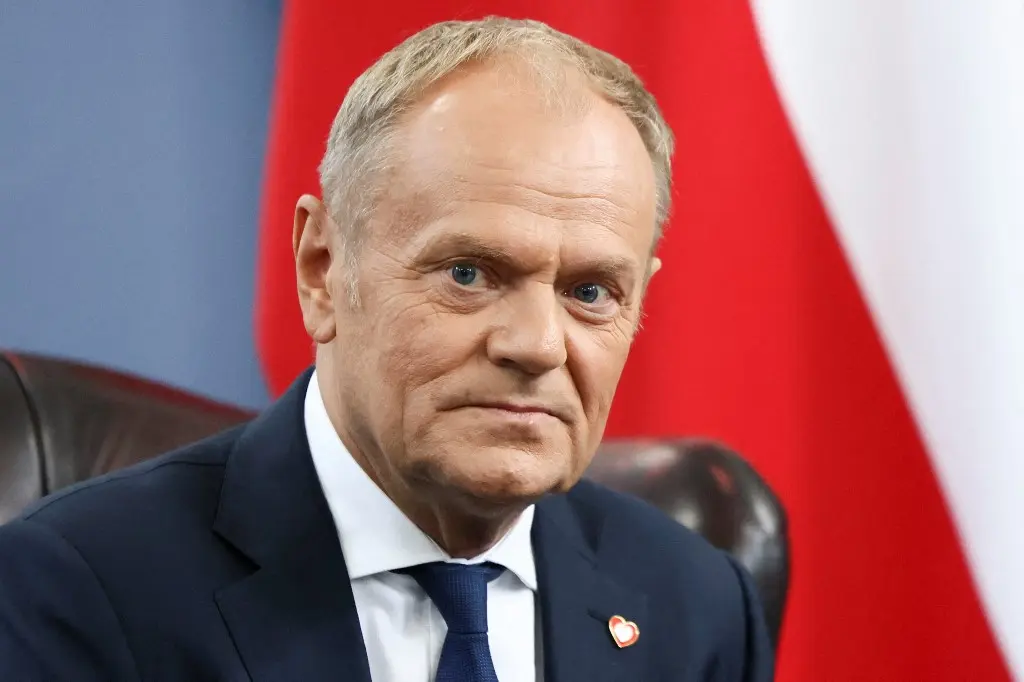 Polish PM Tusk Warns Diplomatic Rift Over Zelensky’s Award ‘Pleases Putin’