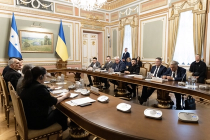 Zelensky Says US Signals Support on Missile Licenses, Warns Belarus Over Border Equipment