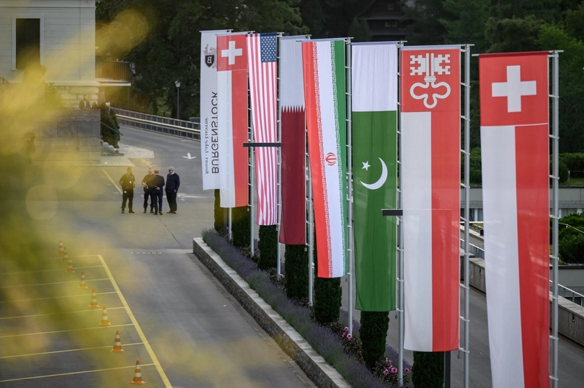 Iranian Delegation Arrives in Switzerland for Negotiations with US