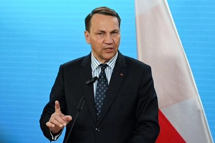 Polish FM Sikorski Warns Putin May Use False-Flag Attack as Pretext for New Strikes