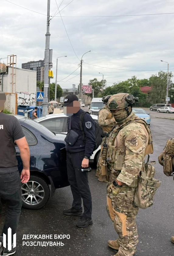 ДБР затримало військового, який організував схему виїзду до Молдови та Придністров’я