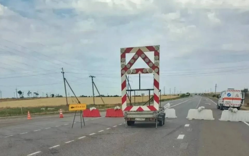 Окупанти перекрили трасу до Криму після атаки українських дронів