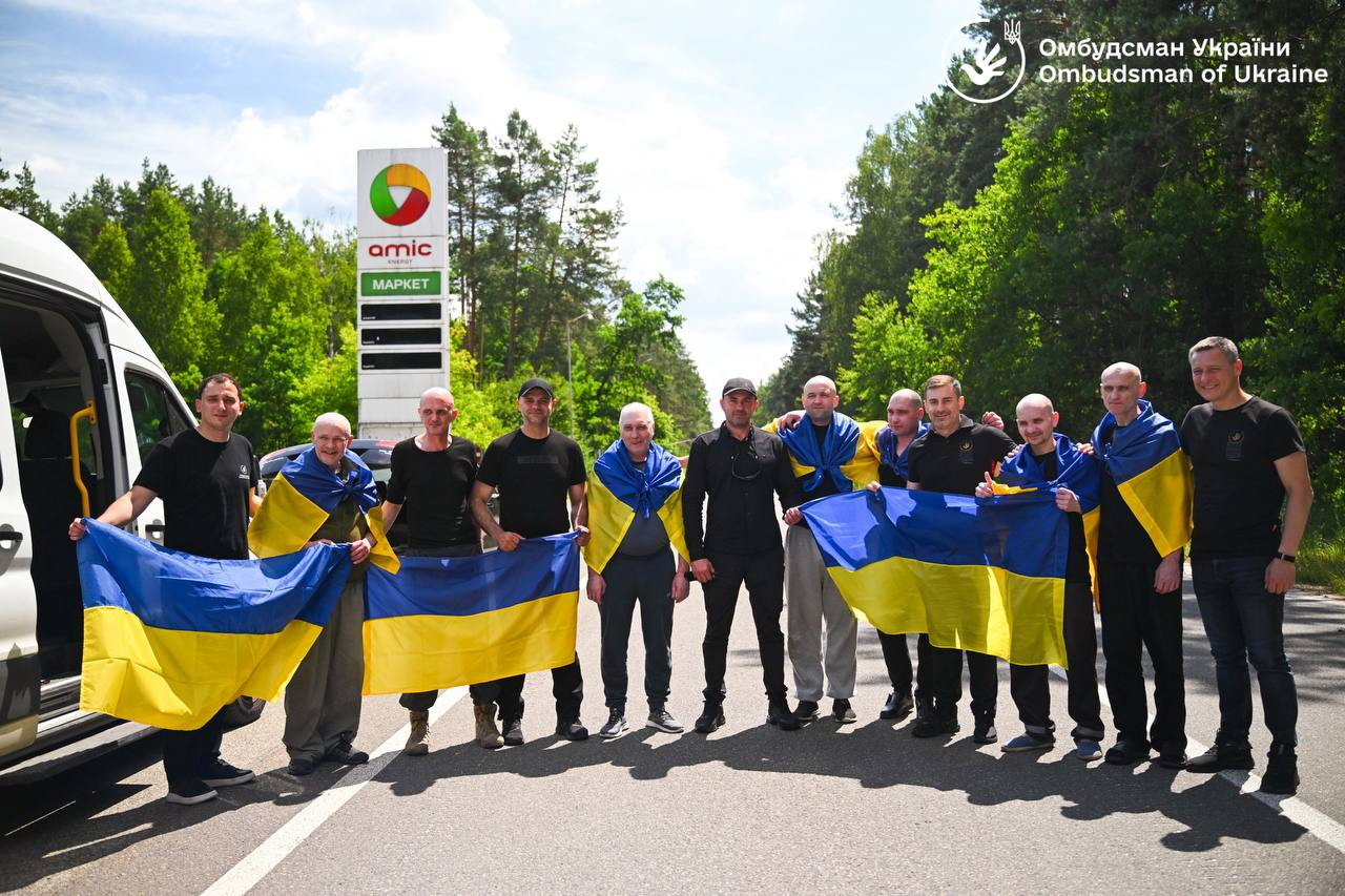 Seven Ukrainian Civilians Held Since 2022 Returned from Russian Captivity