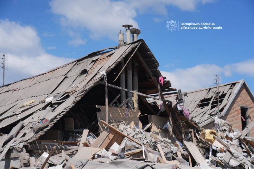 Russian Guided Bombs Strike Zaporizhzhia, Injuring 3