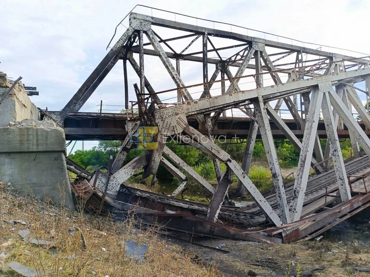 Ukrainian Forces Strike Key Railway Bridge in Occupied Luhansk Region