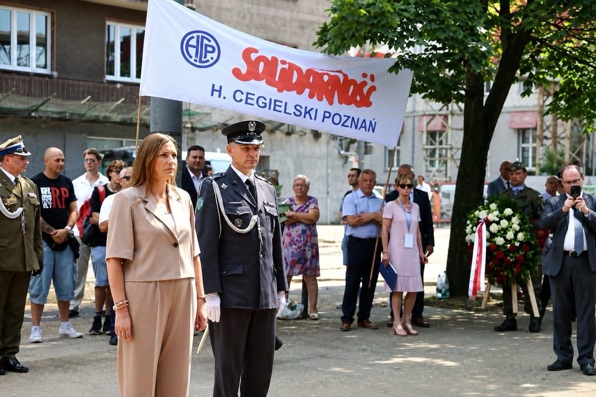 Polish Defense Ministry Admits Using AI on Minister’s Photo