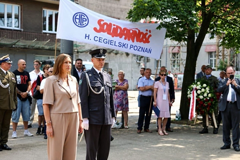 Polish Defense Ministry Admits Using AI on Minister’s Photo