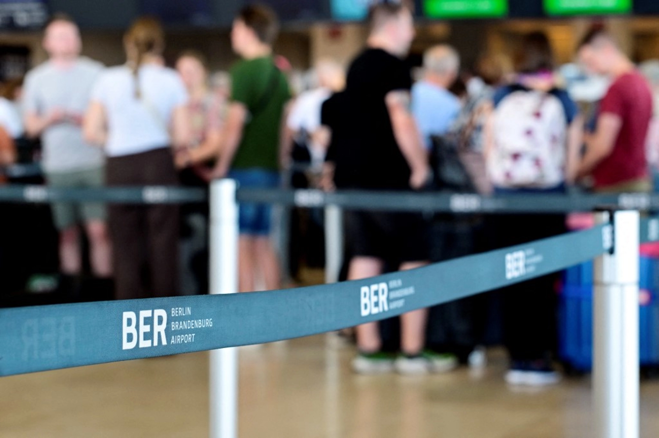European Airlines Urge EU to Pause Biometric Border Checks